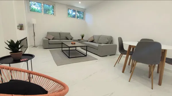 128 m² Renovated Three-Bedroom Apartment for Sale in Voula, Athens Southern suburbs — photo 3
