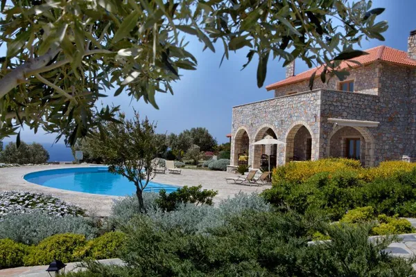 Sea-View Hotel for Sale in Triopetra, Agios Vassilios — photo 4