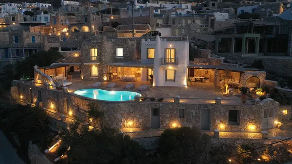 Renovated 320 m² Villa with Six Bedrooms for Sale in Mykonos, Cyclades — photo 2