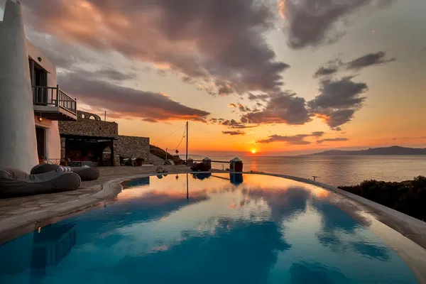 Renovated 320 m² Villa with Six Bedrooms for Sale in Mykonos, Cyclades