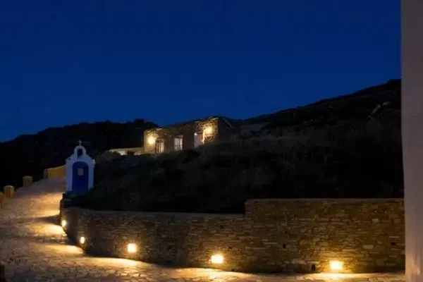 Sea View 350 m² Villa with Four Bedrooms for Sale in Tinos, Cyclades — photo 2