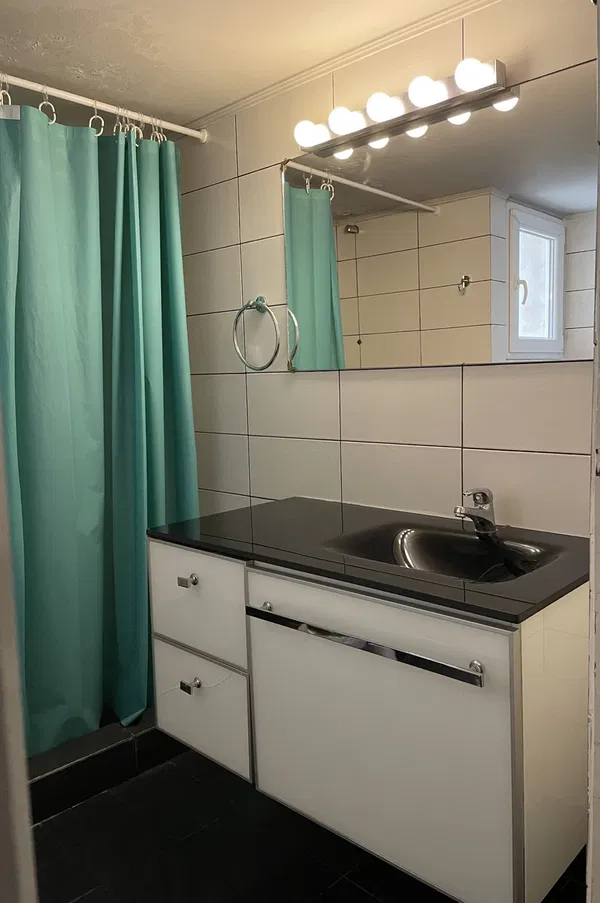 78 m² Two-Bedroom Renovated Apartment for Sale in Center Athens, Athens Center — photo 5