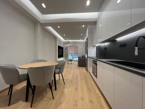 85 m² Apartment with Three Bedrooms for Sale in Piraeus, Piraeus Suburbs — photo 2