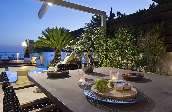 Sea-View 127 m² Apartment with Two Bedrooms for Sale in Saronida, Attica — photo 3