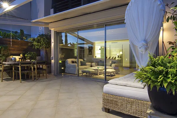 Sea-View 127 m² Apartment with Two Bedrooms for Sale in Saronida, Attica — photo 2