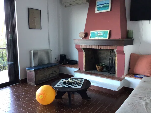 Three-Bedroom Renovated Apartment for Sale in Saronida, Attica — photo 2