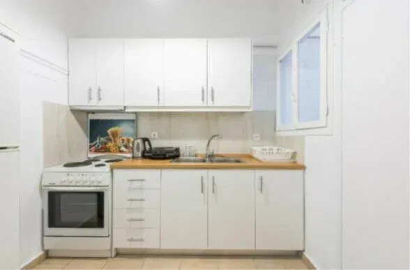 Three-Bedroom Apartment for Sale in Keramikos, Athens Center — photo 2