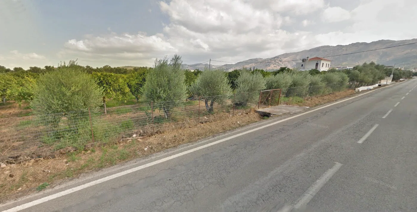Seafront 3,917 m² Plot of Land for Sale in Therisso, Chania