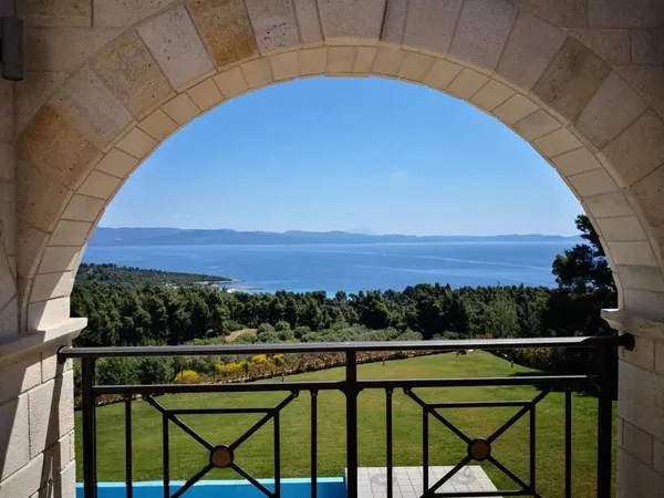 Modern Seven-Bedroom Villa for Sale in Halkidiki — photo 3
