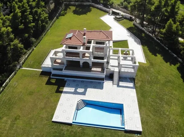 Modern Seven-Bedroom Villa for Sale in Halkidiki — photo 2