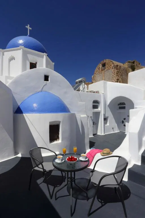 118 m² Three-Bedroom Villa for Sale in Santorini, Cyclades