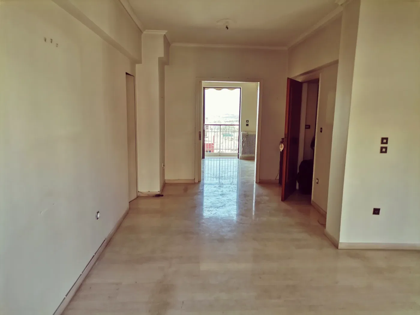 82 m² Renovated Two-Bedroom Apartment for Sale in Ampelokipoi, Athens Center