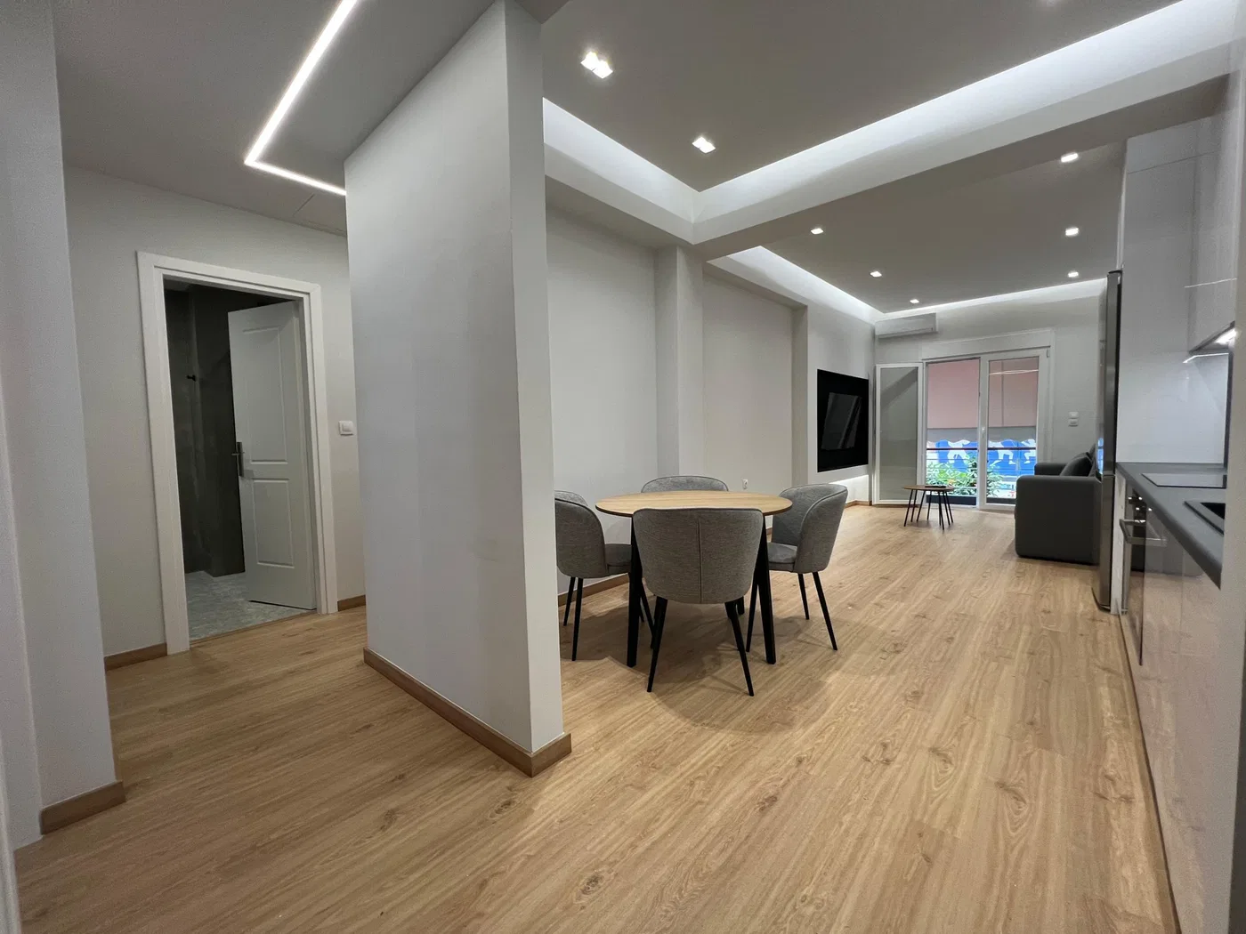 Renovated 85 m² Apartment with Three Bedrooms for Sale in Piraeus, Piraeus Suburbs