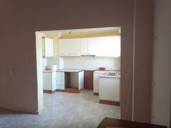 Renovated 147 m² Villa with Two Bedrooms for Sale in Piraeus, Piraeus Suburbs — photo 3