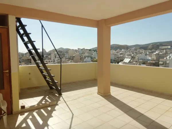 Renovated 147 m² Villa with Two Bedrooms for Sale in Piraeus, Piraeus Suburbs — photo 2
