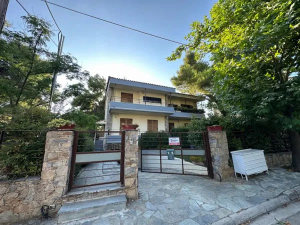 Renovated 185 m² Villa with Three Bedrooms for Sale in Dionysos, Athens Northern suburbs — photo 2