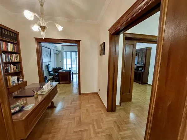142 m² Renovated Two-Bedroom Apartment for Sale in Kolonaki - Lycabettus, Athens Center