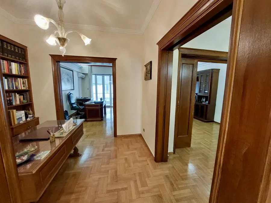 142 m² Renovated Two-Bedroom Apartment for Sale in Kolonaki - Lycabettus, Athens Center