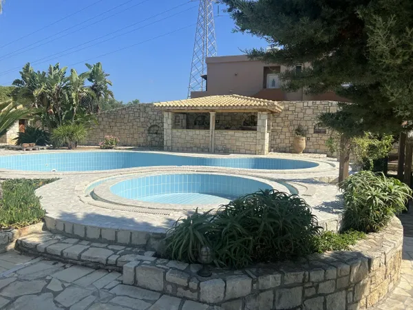 Eight-Bedroom Villa for Sale in Heraklion — photo 3