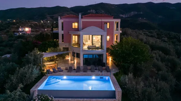 Contemporary Six-Bedroom Villa for Sale in Troizinia, Methana — photo 4