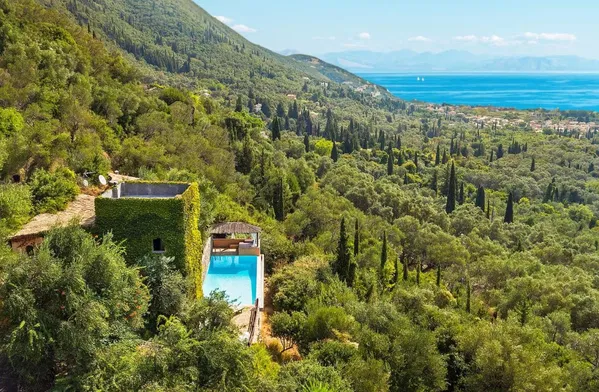 Sea View 273 m² Villa with Three Bedrooms for Sale in Corfu, Ionian Islands — photo 2