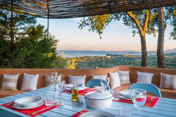 Sea-View 195 m² Villa with Two Bedrooms for Sale in Corfu, Ionian Islands — photo 4
