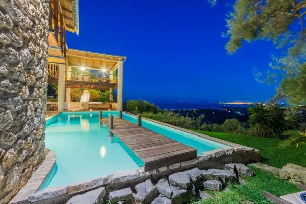 Sea-View 258 m² Villa with Two Bedrooms for Sale in Corfu, Ionian Islands — photo 4