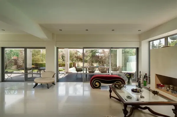 250 m² Villa with Three Bedrooms for Sale in Voula, Athens Southern suburbs — photo 4