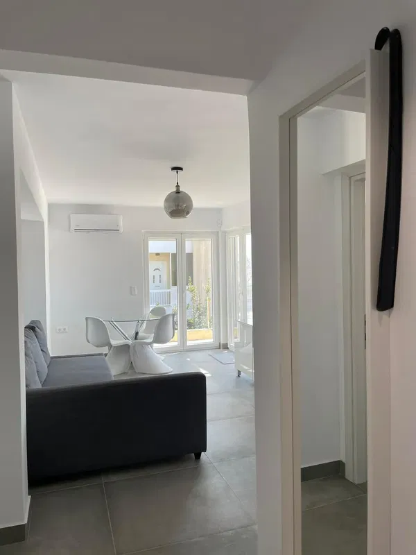 53 m² One-Bedroom Apartment for Sale in Vari - Varkiza, Athens Southern suburbs — photo 3