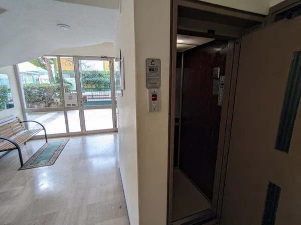94 m² Apartment with Three Bedrooms for Sale in Agia Paraskevi Athens, Athens Northern suburbs — photo 5