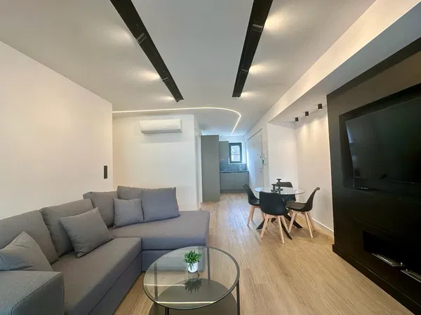 60 m² Two-Bedroom Apartment for Sale in Piraeus, Piraeus Suburbs — photo 4
