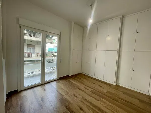 70 m² Apartment with Two Bedrooms for Sale in Kypseli, Athens Center — photo 2
