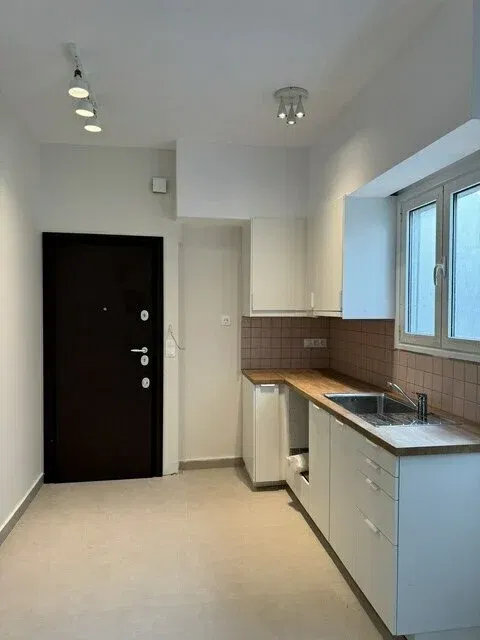 33 m² Renovated One-Bedroom Apartment for Sale in Center Athens, Athens Center — photo 3