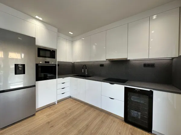 93 m² Apartment with Three Bedrooms for Sale in Piraeus, Piraeus Suburbs — photo 5