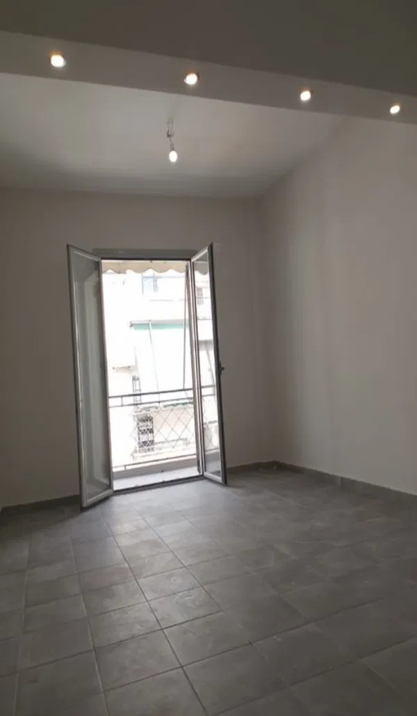 Renovated 45 m² Apartment with One Bedrooms for Sale in Agios Ioannis, Piraeus — photo 3