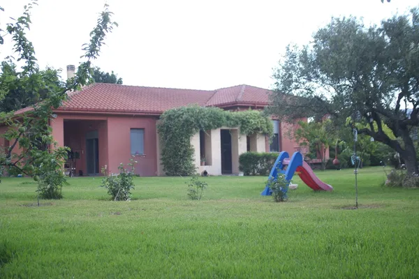 Four-Bedroom Villa for Sale in Kamena Vourla, Fthiotida — photo 2