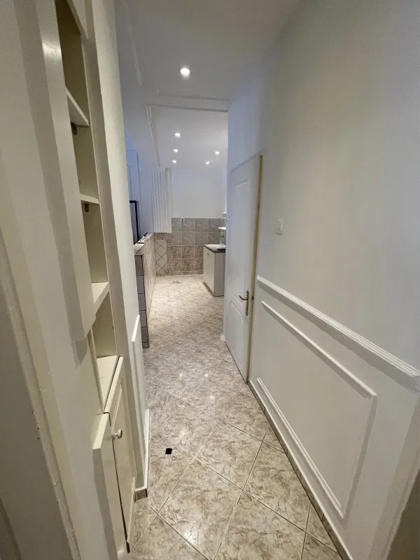 65 m² Renovated Two-Bedroom Apartment for Sale in Vyronas, Athens Eastern Suburbs — photo 5