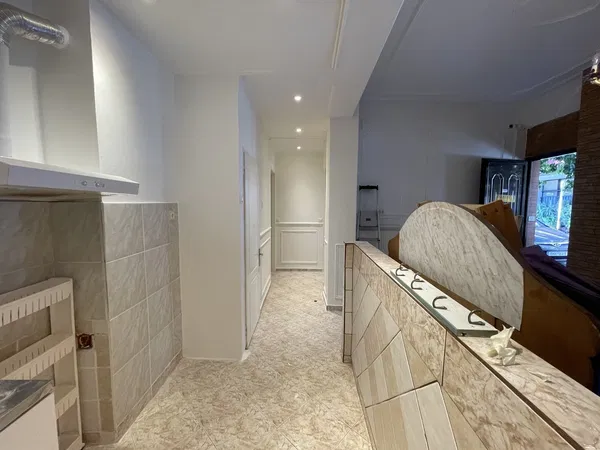 65 m² Renovated Two-Bedroom Apartment for Sale in Vyronas, Athens Eastern Suburbs — photo 4