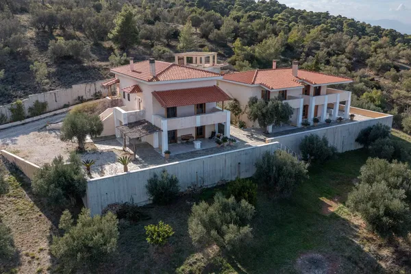 Sea View Eight-Bedroom Villa for Sale in Loutraki - Perachora, Loutraki — photo 2