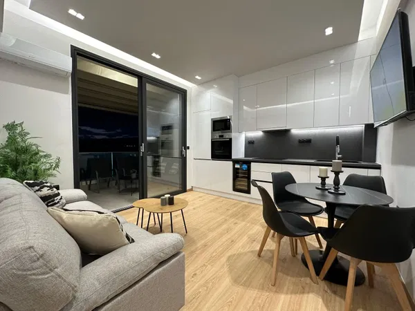 52 m² Renovated Two-Bedroom Apartment for Sale in Piraeus, Piraeus Suburbs — photo 2