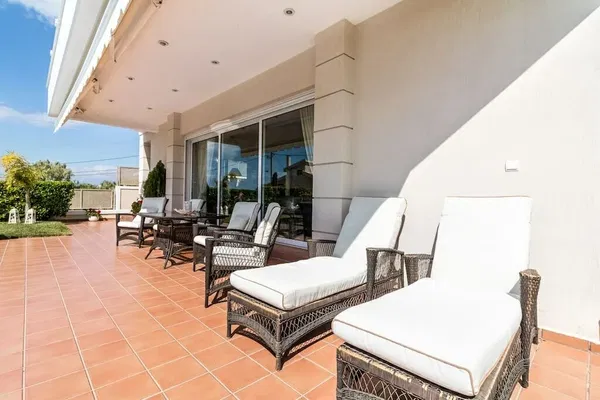 386 m² Villa with Three Bedrooms for Rent in Saronida, Attica — photo 5