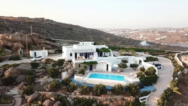 Three-Bedroom Renovated Villa for Sale in Mykonos, Cyclades — photo 2