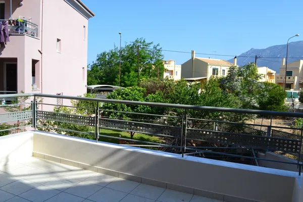 Renovated 145 m² Villa with Three Bedrooms for Sale in Loutraki, Korinthos — photo 4