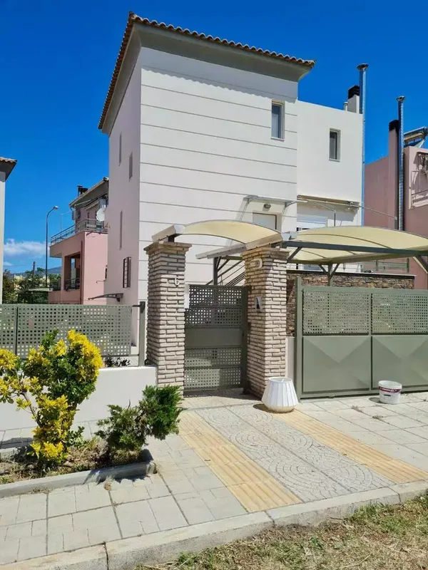 Renovated 145 m² Villa with Three Bedrooms for Sale in Loutraki, Korinthos — photo 3