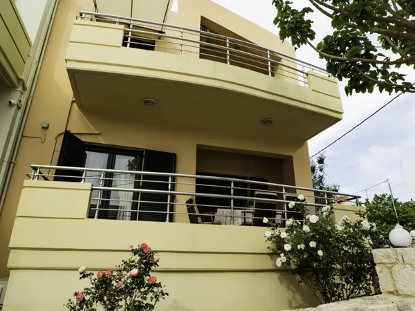180 m² Villa with Four Bedrooms for Sale in Chalepa, Chania