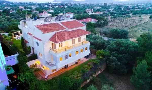 Nine-Bedroom Renovated Villa for Sale in Anavyssos, Attica — photo 2