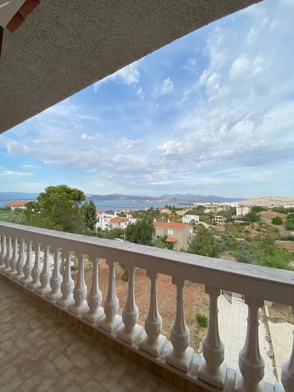 Sea-View 380 m² Villa with Seven Bedrooms for Sale in Chalkida, Sterea Hellas — photo 2