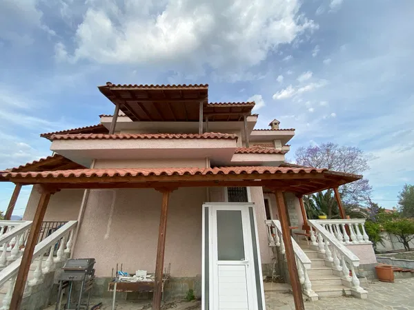 Sea-View 380 m² Villa with Seven Bedrooms for Sale in Chalkida, Sterea Hellas — photo 5
