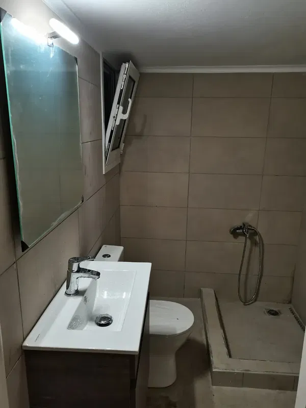 Renovated 55 m² Apartment with One Bedrooms for Sale in Keratsini, Piraeus Suburbs — photo 4