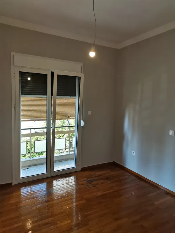 Renovated 55 m² Apartment with One Bedrooms for Sale in Keratsini, Piraeus Suburbs — photo 2